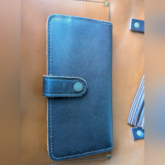 Portland Leather Honey Medium Classic Tote +Bonuses - Picture 12 of 14